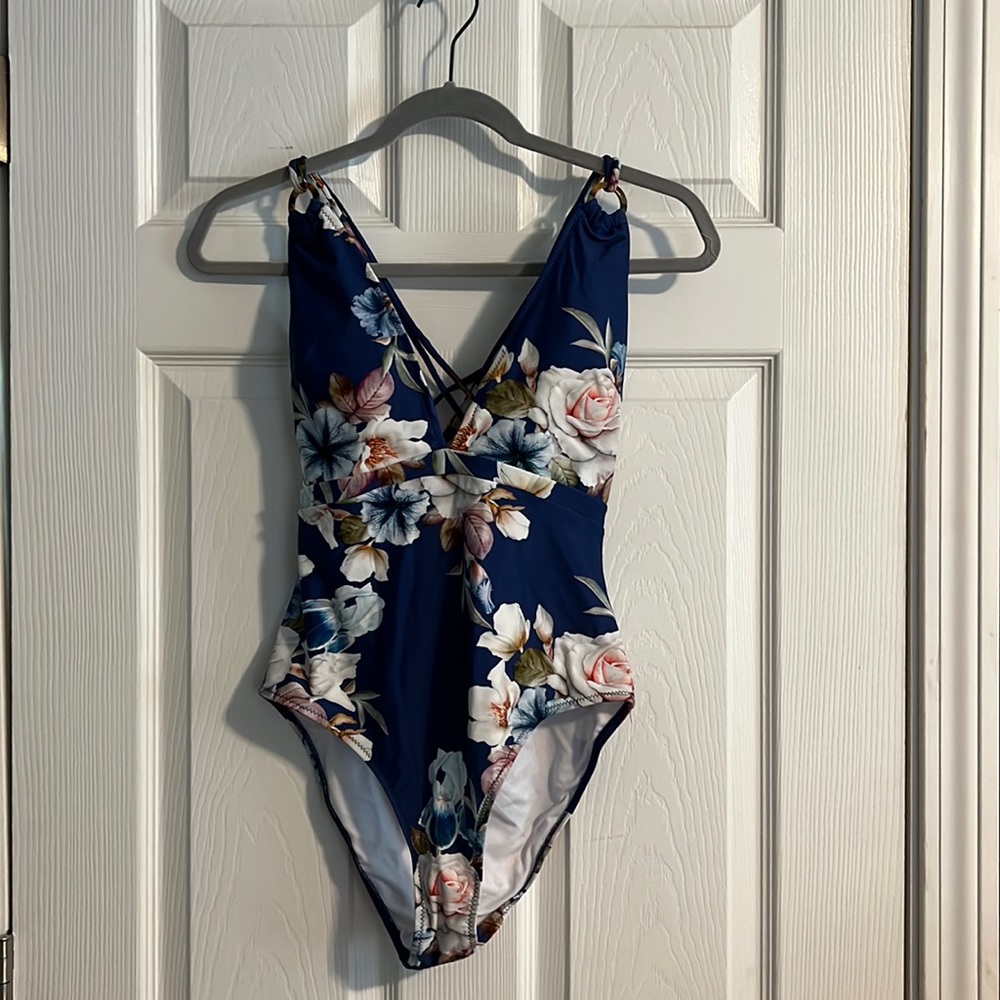 Cupshe One Piece Bathing Suit - Navy Blue with Floral Pattern - Size M - NWT😍